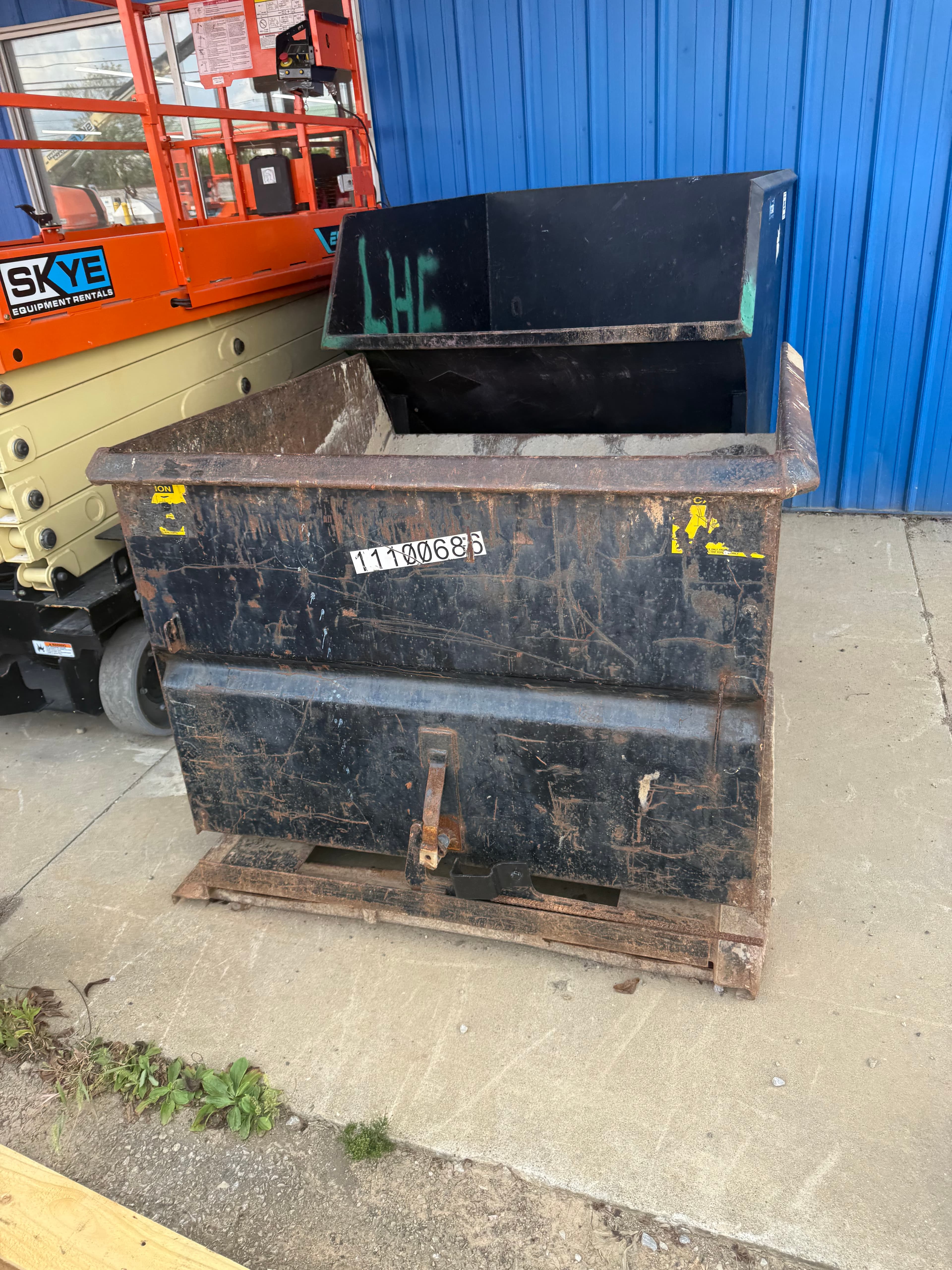 2 Yard Forklift Hopper